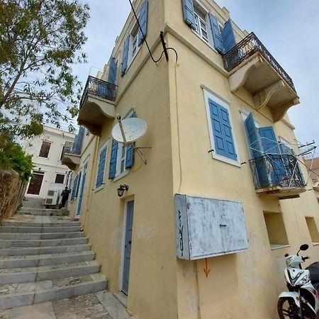 Artemis Ermoupoli Centre Appartement Pour Petit Budget Backpackers Esterno foto