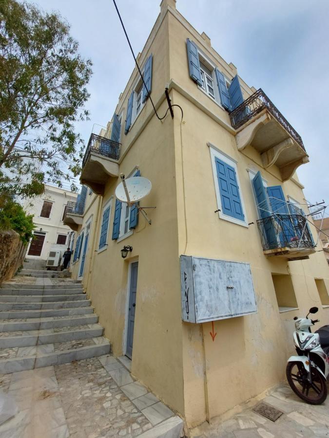 Artemis Ermoupoli Centre Appartement Pour Petit Budget Backpackers Esterno foto