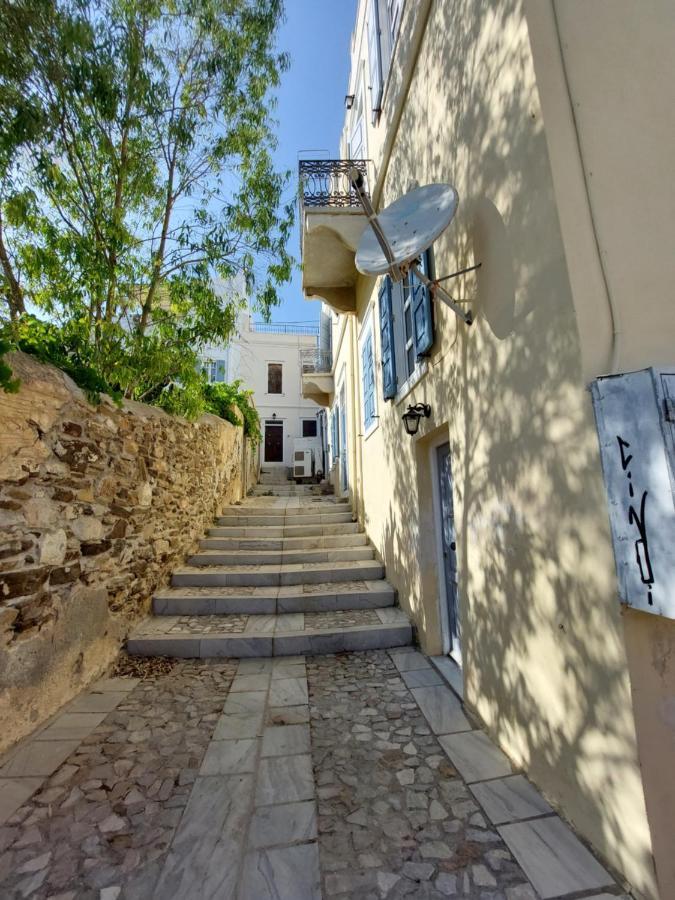 Artemis Ermoupoli Centre Appartement Pour Petit Budget Backpackers Esterno foto