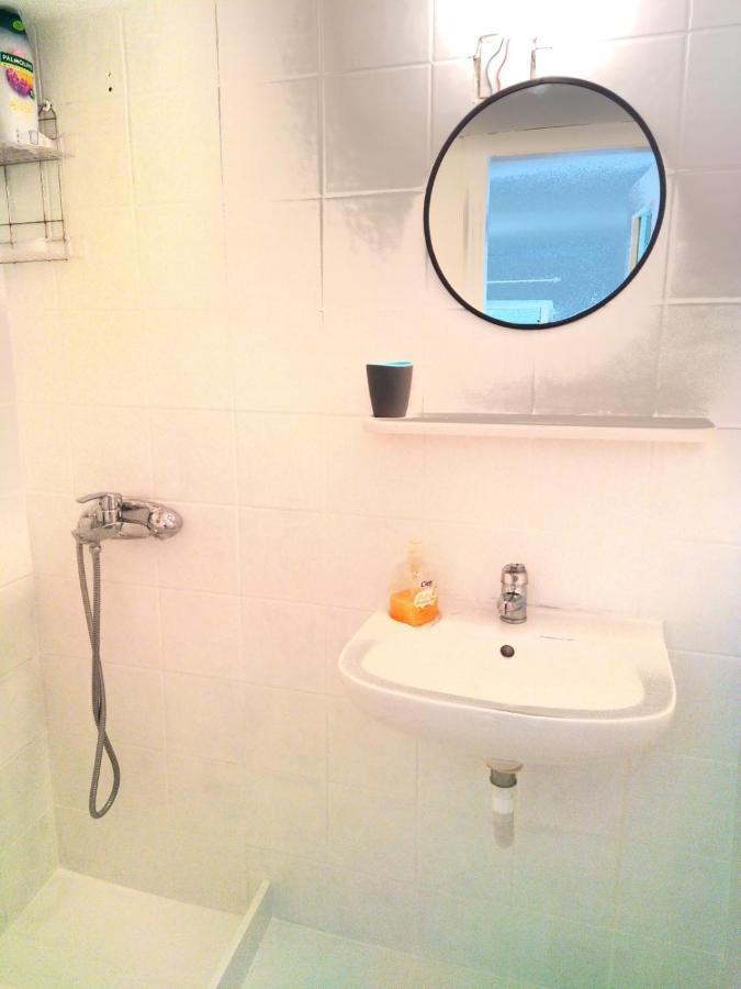 Artemis Ermoupoli Centre Appartement Pour Petit Budget Backpackers Esterno foto