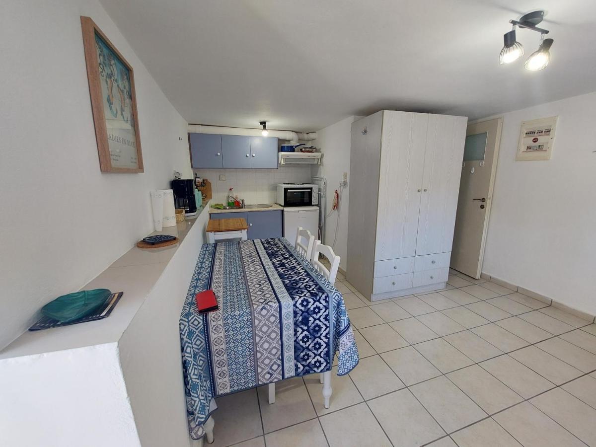Artemis Ermoupoli Centre Appartement Pour Petit Budget Backpackers Esterno foto