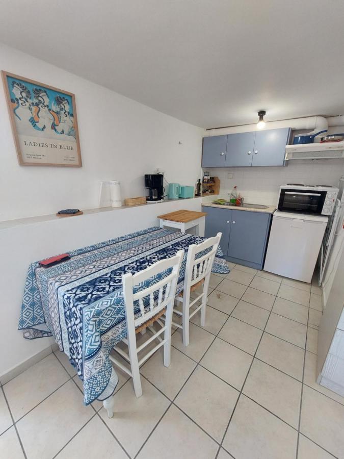 Artemis Ermoupoli Centre Appartement Pour Petit Budget Backpackers Esterno foto