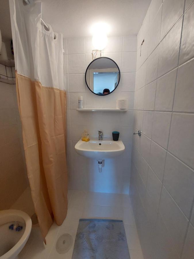 Artemis Ermoupoli Centre Appartement Pour Petit Budget Backpackers Esterno foto